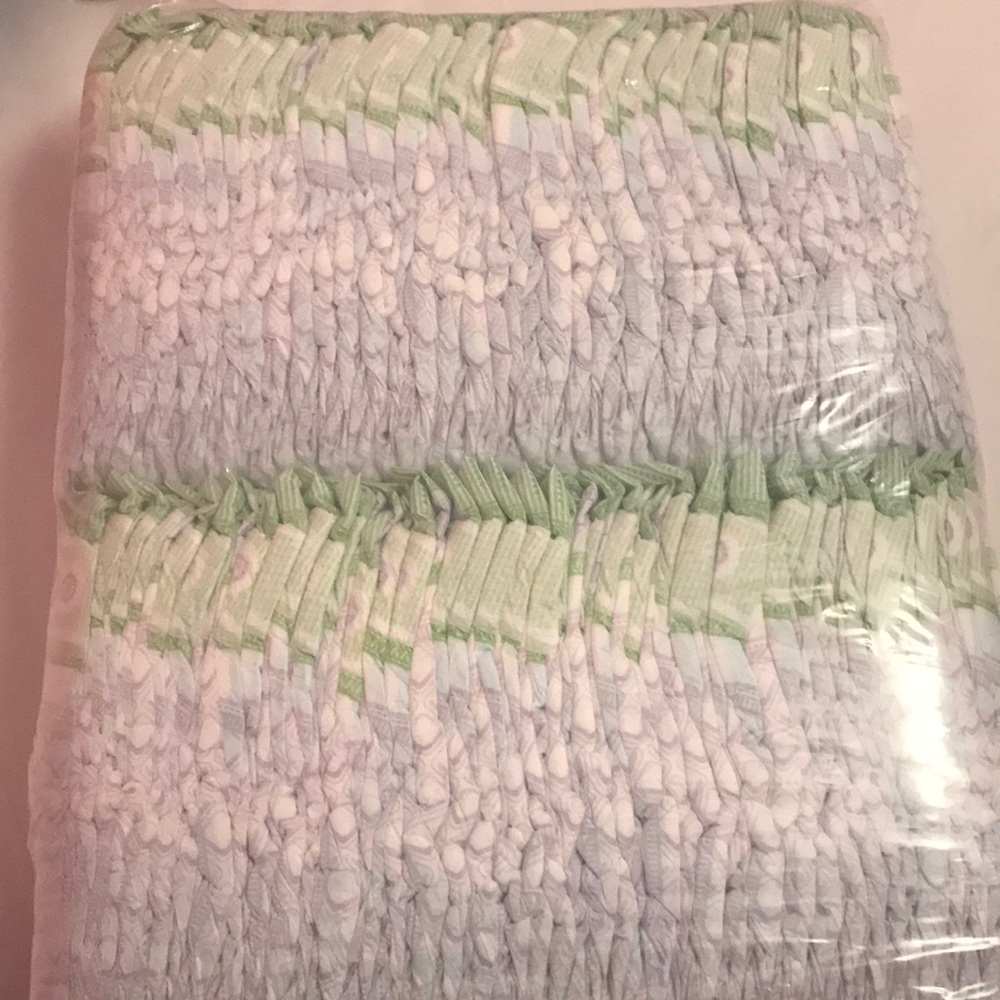 Luv pampers size 4
